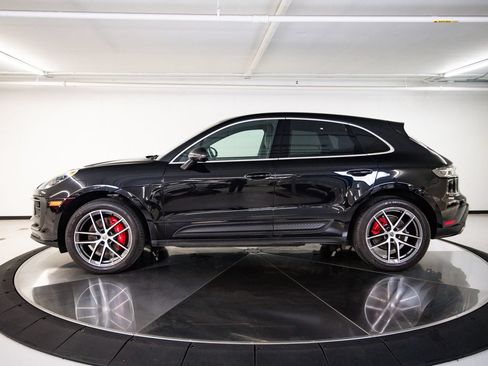 Certified 2023 Porsche Macan S AWD/4WD image 2