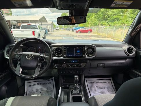 Used 2021 Toyota Tacoma TRD Off-Road w/ Technology Package AWD/4WD image 18