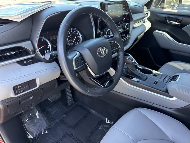 Used 2021 Toyota Highlander XLE FWD image 22