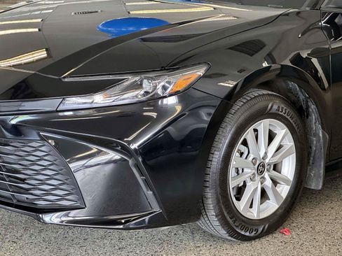 Used 2025 Toyota Camry XLE AWD/4WD image 9