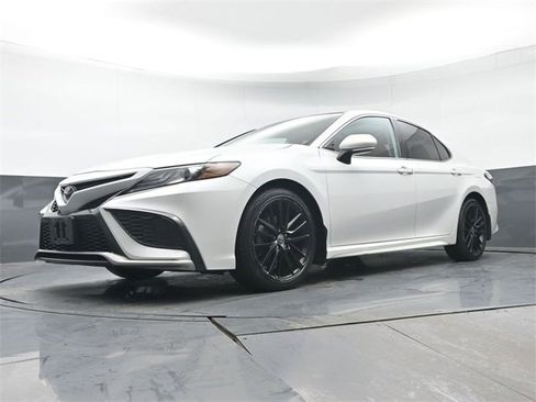 Used 2022 Toyota Camry XSE image 31