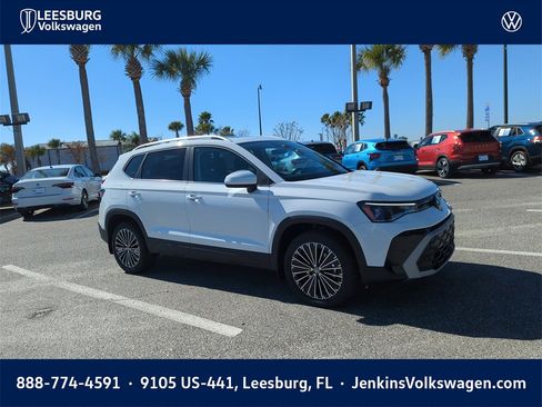 New 2026 Volkswagen Taos SE image 1