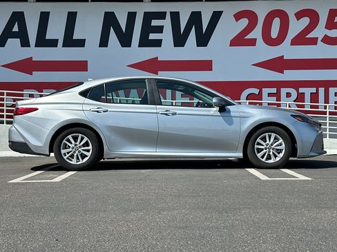 Used 2025 Toyota Camry LE w/ Convenience Package image 6