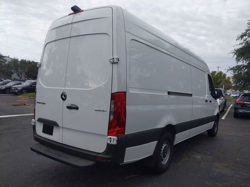 Used 2022 Mercedes-Benz Sprinter 2500 image 2