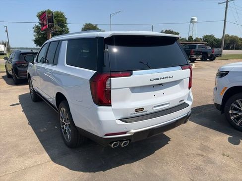 New 2026 GMC Yukon XL Denali w/ Sun & Power Step Package AWD/4WD image 4