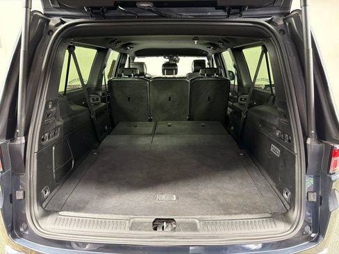 Used 2024 Jeep Wagoneer L Series II w/ Flexible Seating Group AWD/4WD image 19