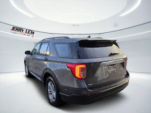 Used 2022 Ford Explorer XLT image 4
