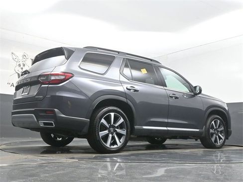 Used 2025 Honda Pilot Touring image 33