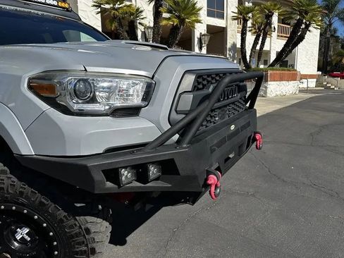 Used 2018 Toyota Tacoma TRD Sport RWD image 30