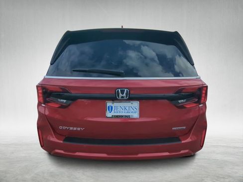 New 2026 Honda Odyssey Touring image 4