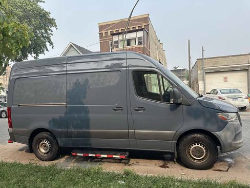 Used 2019 Mercedes-Benz Sprinter 144 image 9