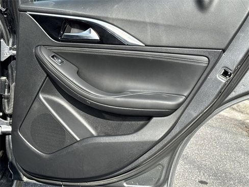 Used 2019 INFINITI QX30 w/ Navigation Package image 16