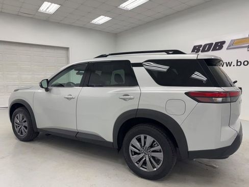 Used 2025 Nissan Pathfinder SV FWD image 7
