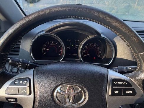 Used 2011 Toyota Highlander Limited w/ Tow Pkg FWD image 17