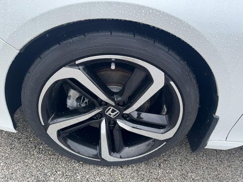 Used 2018 Honda Accord Sport image 7