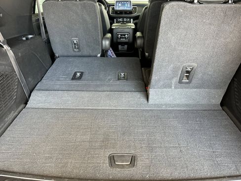 Used 2021 GMC Yukon SLT image 16