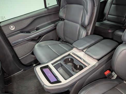 Certified 2025 Lincoln Navigator Reserve w/ Jet Appearance Package AWD/4WD image 24
