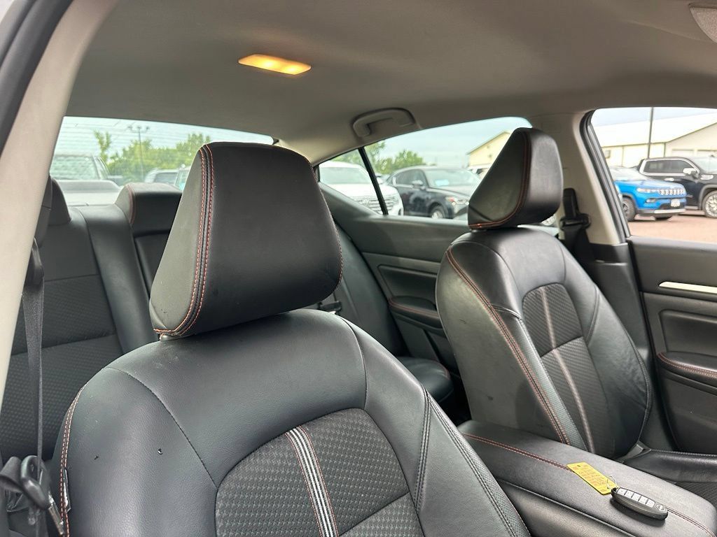 Used 2024 Nissan Altima 2.5 SR AWD/4WD image 31