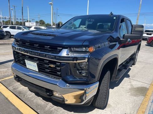 Used 2022 Chevrolet Silverado 2500 LT w/ Convenience Package image 3