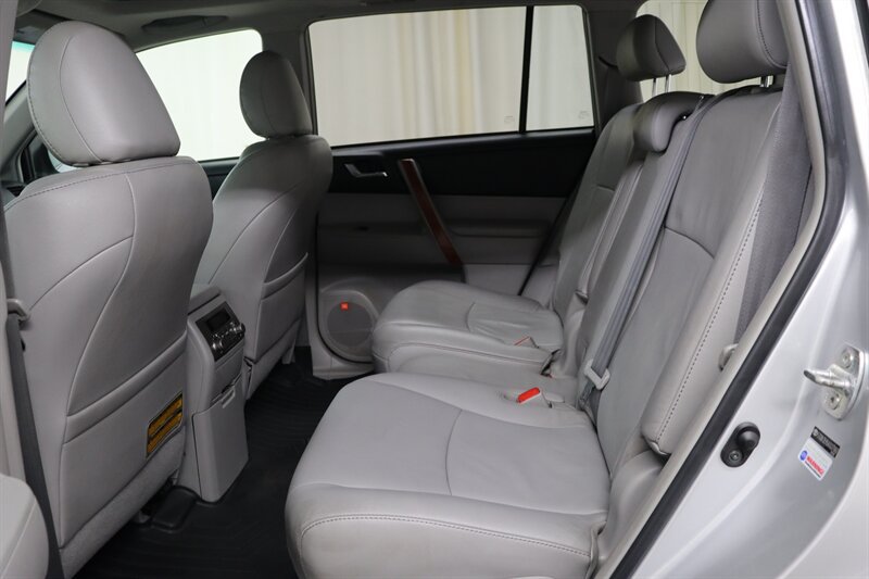 Used 2010 Toyota Highlander Limited AWD/4WD image 27