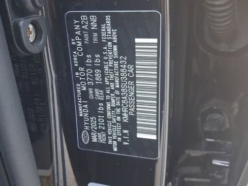 Used 2025 Hyundai Venue SEL FWD image 3