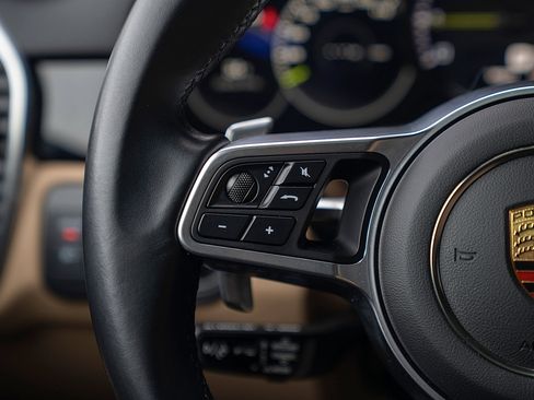 Certified 2022 Porsche Cayenne Base image 7