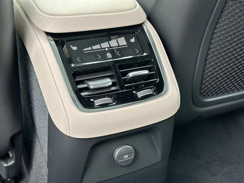 New 2026 Volvo XC90 T8 Plus w/ Protection Package Premier AWD/4WD image 10