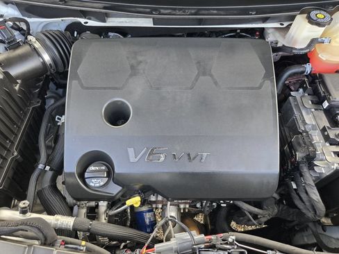 Used 2024 Chevrolet Traverse LT FWD image 33