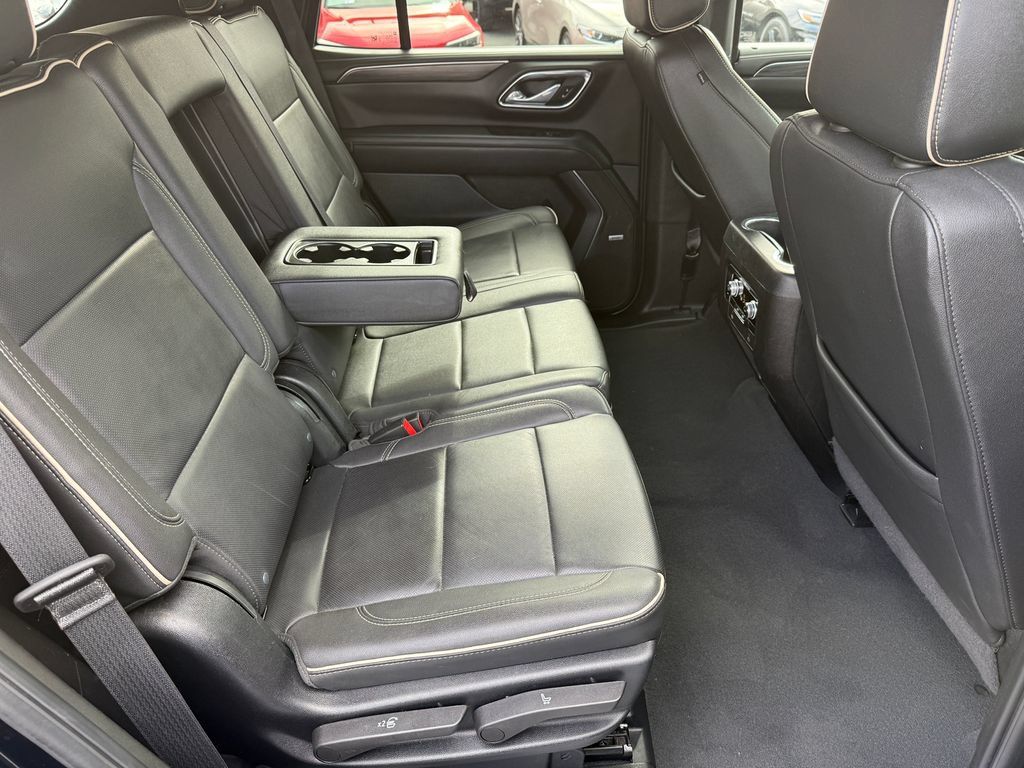 Used 2024 GMC Yukon SLT AWD/4WD image 17