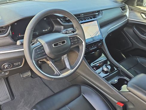 Used 2024 Jeep Grand Cherokee Limited w/ Black Appearance Package image 16