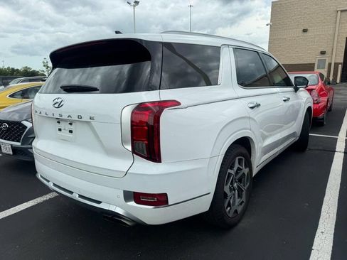 Used 2022 Hyundai Palisade Calligraphy FWD image 2
