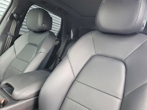 Used 2025 Porsche Cayenne Base image 5