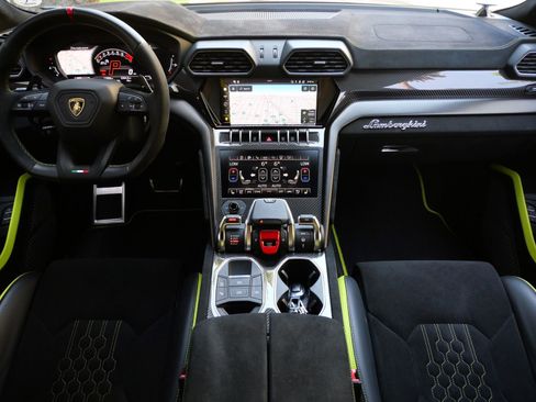 Used 2024 Lamborghini Urus Performante AWD/4WD image 7