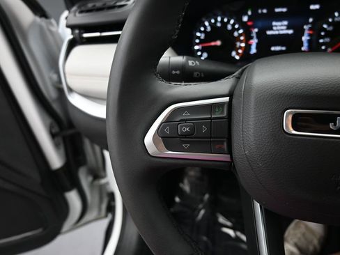 Used 2025 Jeep Compass Limited AWD/4WD image 28