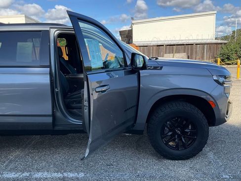 Used 2021 Chevrolet Suburban Z71 w/ Luxury Package AWD/4WD image 36