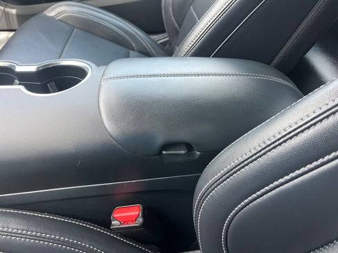 Used 2025 Ford Mustang Premium RWD image 31