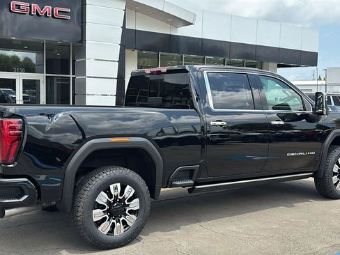 New 2026 GMC Sierra 2500 Denali w/ Denali Reserve Package AWD/4WD image 8