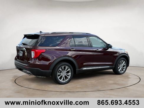 Used 2022 Ford Explorer Limited w/ Equipment Group 301A AWD/4WD image 3