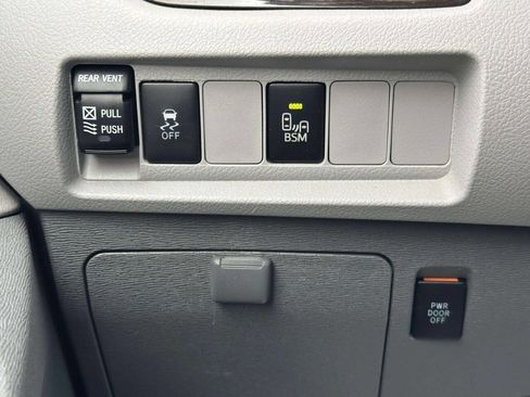 Used 2021 Toyota RAV4 XLE Premium AWD/4WD image 36