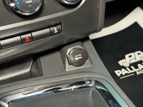 Used 2011 Dodge Challenger image 34