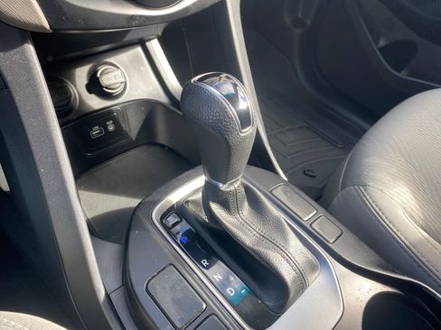 Used 2017 Hyundai Santa Fe Sport image 17