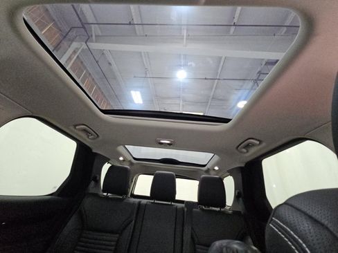 Used 2023 Land Rover Discovery S AWD/4WD image 8