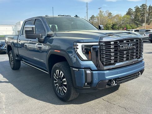 Used 2024 GMC Sierra 2500 Denali Ultimate AWD/4WD image 4