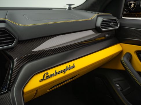 Used 2024 Lamborghini Urus S image 33