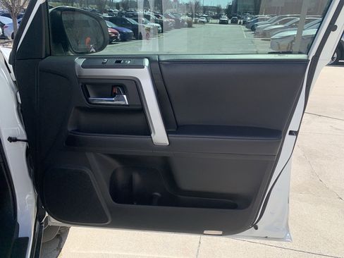 Used 2018 Toyota 4Runner SR5 Premium image 48