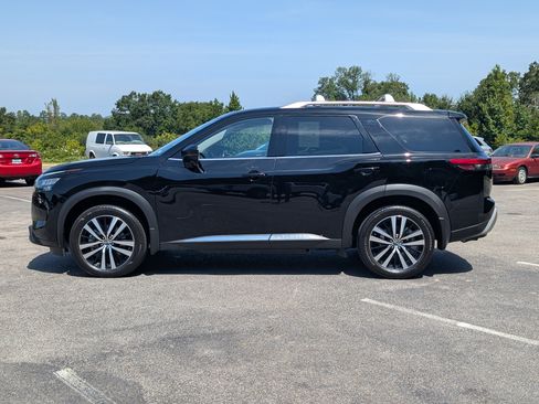 Used 2025 Nissan Pathfinder Platinum w/ Cargo Package FWD image 6