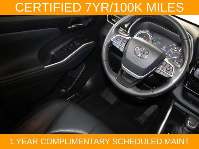 Used 2022 Toyota Highlander XLE AWD/4WD image 16