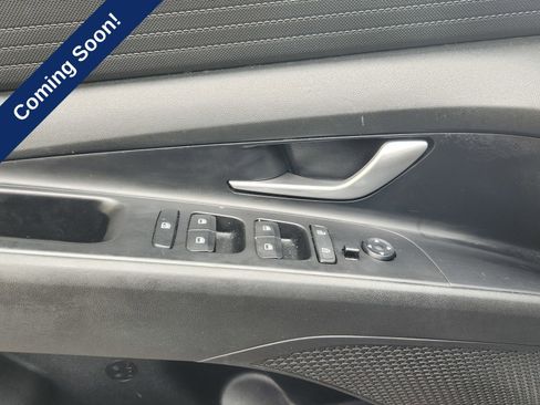 Used 2021 Hyundai Elantra SE FWD image 9