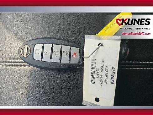 Used 2025 Nissan Altima 2.5 SV FWD image 23