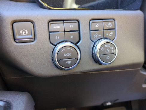 Certified 2025 GMC Sierra 2500 SLT w/ SLT Premium Package image 18